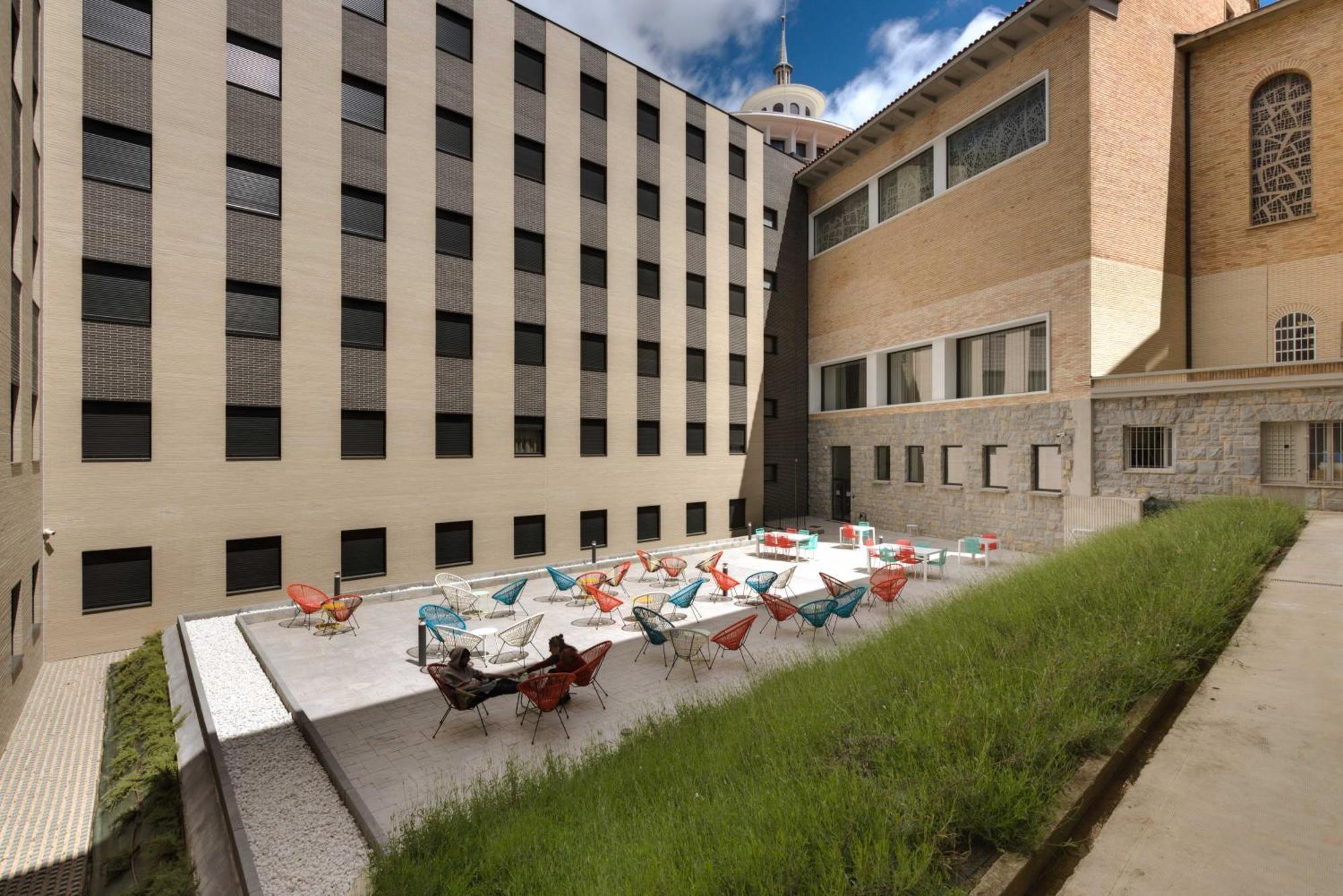 Livensa Living Pamplona Albergue Juvenil Eksteriør bilde